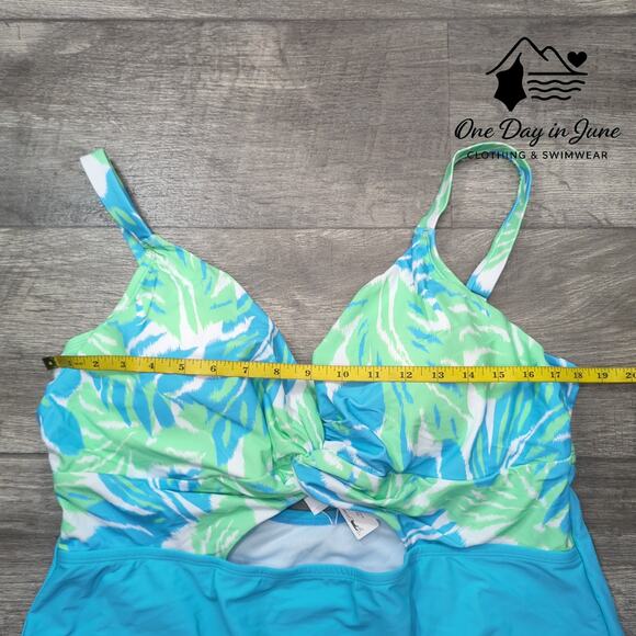 Cupshe Plus Size Twist Front Keyhole One Piece Swimsuit Size 3X - Picture 5 of 7